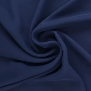 NAVY CHIFFONG – LÄTT, TRANSPARENT & MED VACKERT FALL