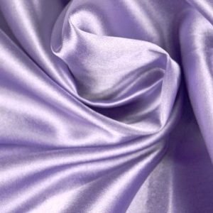 LAVENDEL SATIN TYG – LÄTT & GLANSIGT